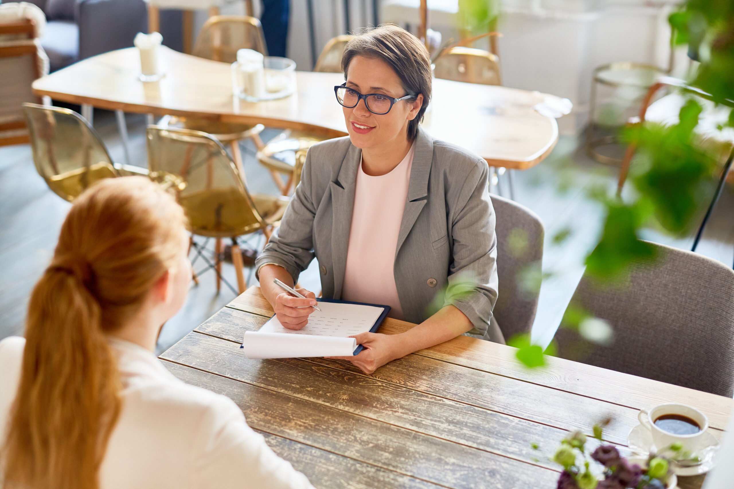 Featured image for Navigating the Pros and Cons of Job Hopping: A Guide for Hiring Managers